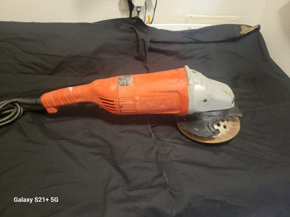 Milwaukee Grinder 7" ,15 Amp