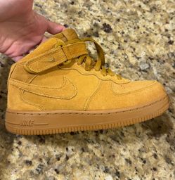 Nike boys’ Air Force 1 Mid LV8 Sneakers 2.5y