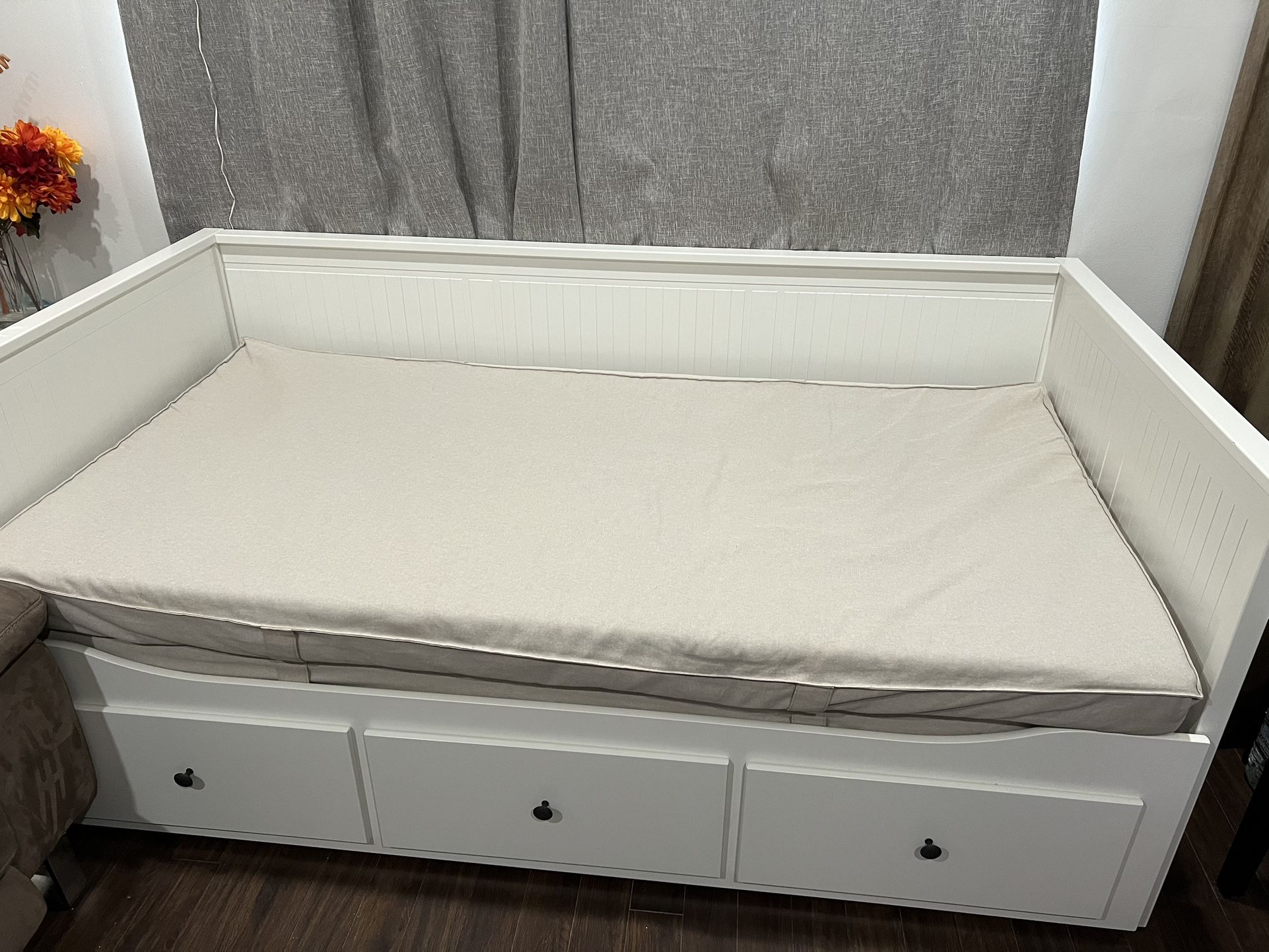 IKEA Hemnes Daybed For Sale!