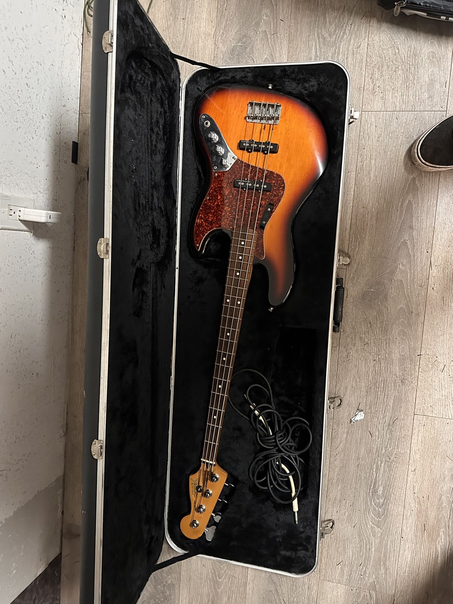 Sunburst Fender Bass
