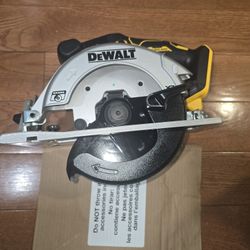 DEWALT
20V MAX Cordless Brushless 6-1/2 in. Sidewinder Style Circular Saw (Tool Only)
