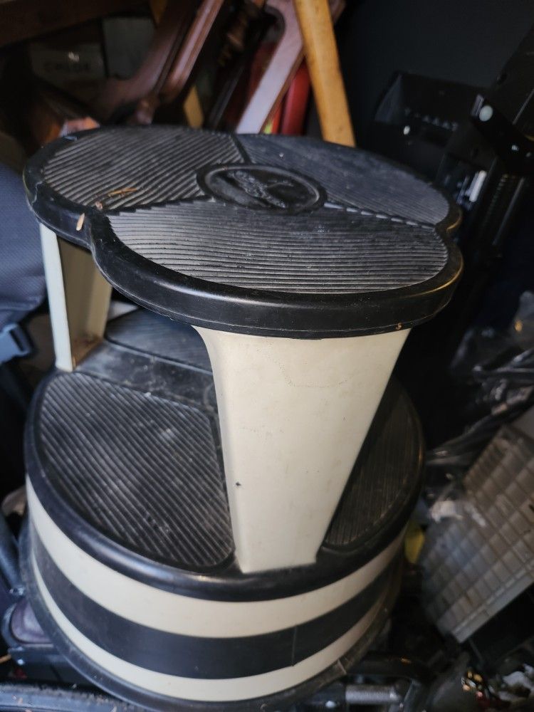 Cramer vintage white with black Kik-Step rolling step stool stable non slip 350 lbs
Cramer Kik-Step rolling step stool