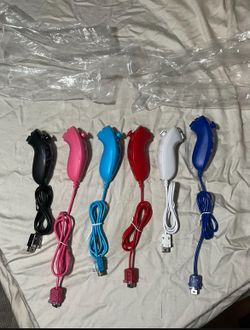 Nintendo Wii Nun chuks • remote attachment nunchuks / wii nunchucks / Wii U remotes