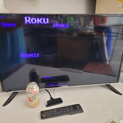 Hitachi 32" TV With Roku Express