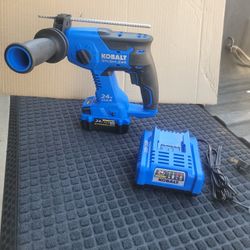 KOBALT 24-VOLT BRUSHLESS 7/8-IN SDS-PLUS VARIABLE SPEED CORDLESS ROTARY HAMMER DRILL 4 AH BATTERY AND CHARGER INCLUDED 
