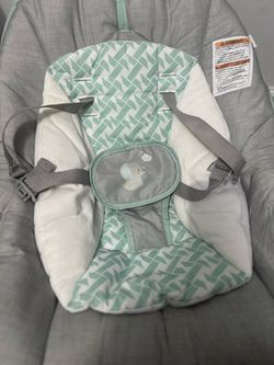 Baby vibrating bouncer