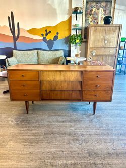 MCM Dresser / Mid-Century Modern Walnut 9-Drawer Lowboy