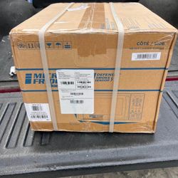 New Micro fridge microwave size 18” long x 13” back x 11 top asking $140 commercial