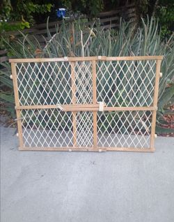 Pet Gate 23" T X up to 41" W