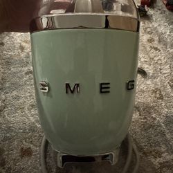 SMEG JUICER