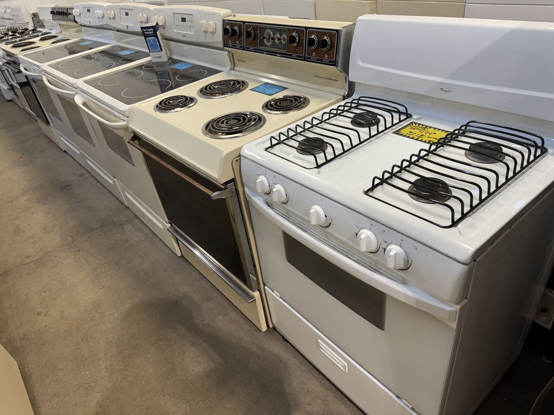 Huge Clean Natural Gas & Electric Stove