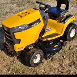 Riding Lawnmower Cub Cadet 
