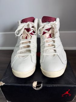 Maroon Jordan 6 sz 8.5