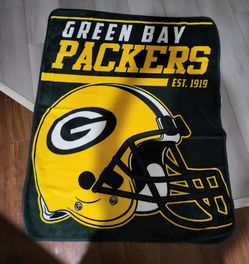✨ Green Bay Packers NFL Plush Throw Blanket – Large Helmet Logo 43" x 55"