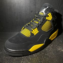 Jordan’s retro 4 thunder size 10 men (Authentic) size 10 men