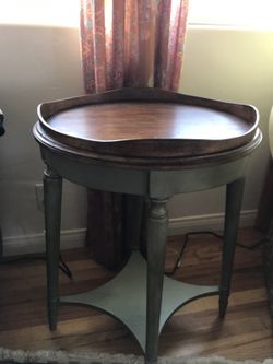 Vintage chic Side table