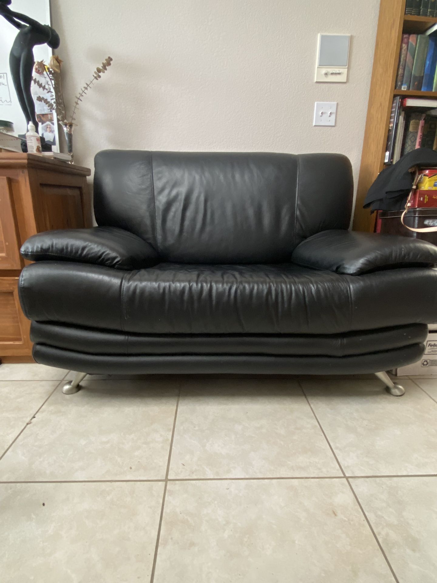 BLACK LEATHER LARGE SOFA