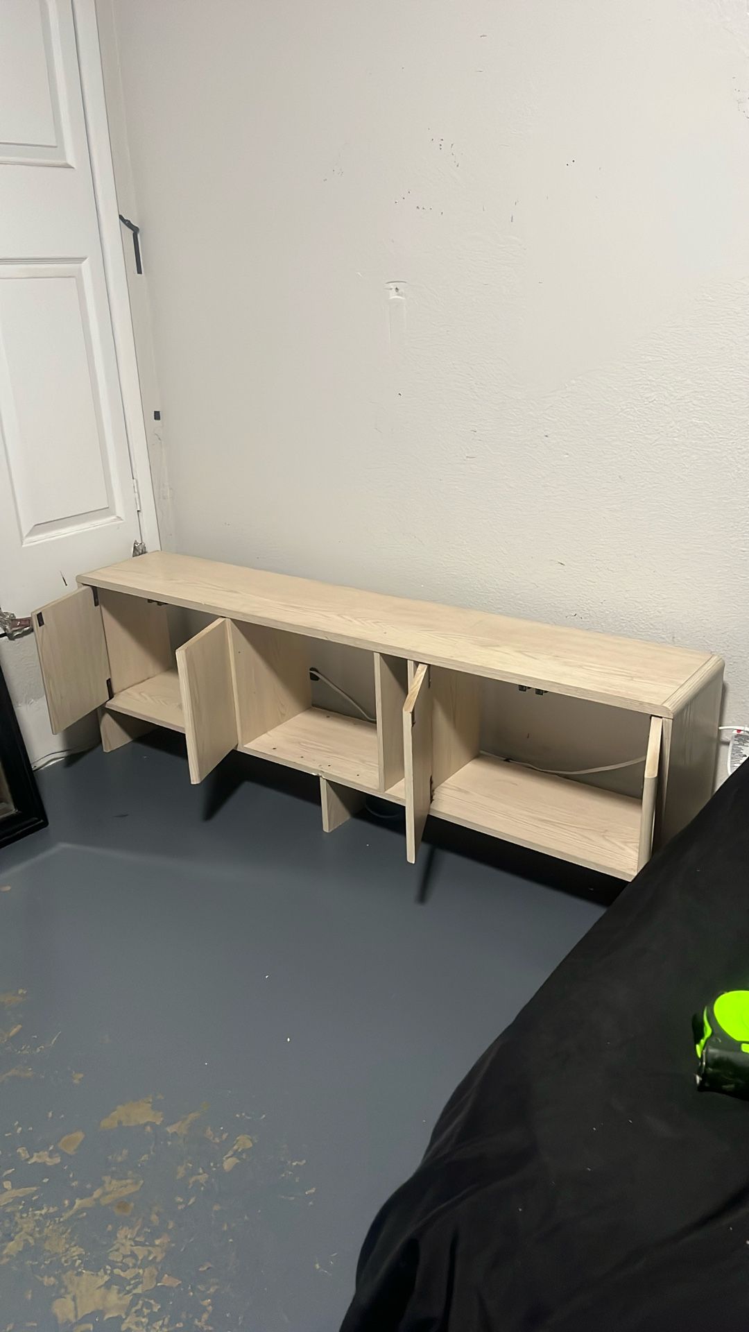 Short Shelf/ Cabinet 