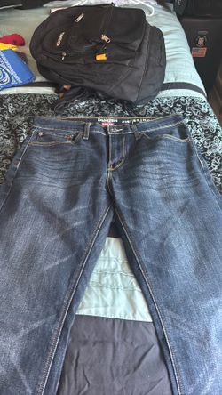 LEVIS men. Skinny pants. 33 by 32