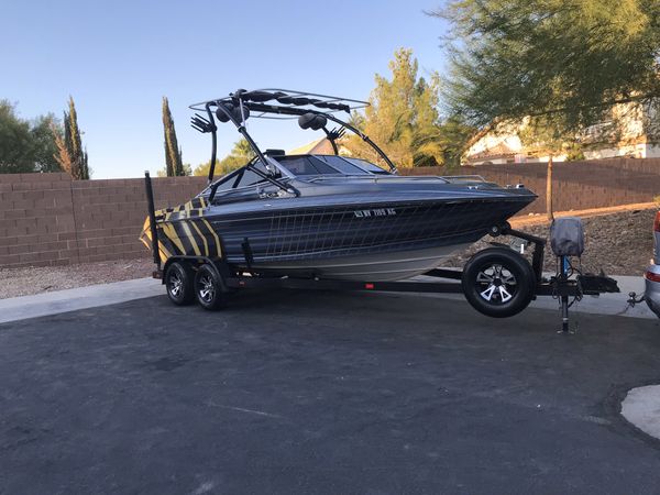 1988 searay custom 21’ golden knights boat