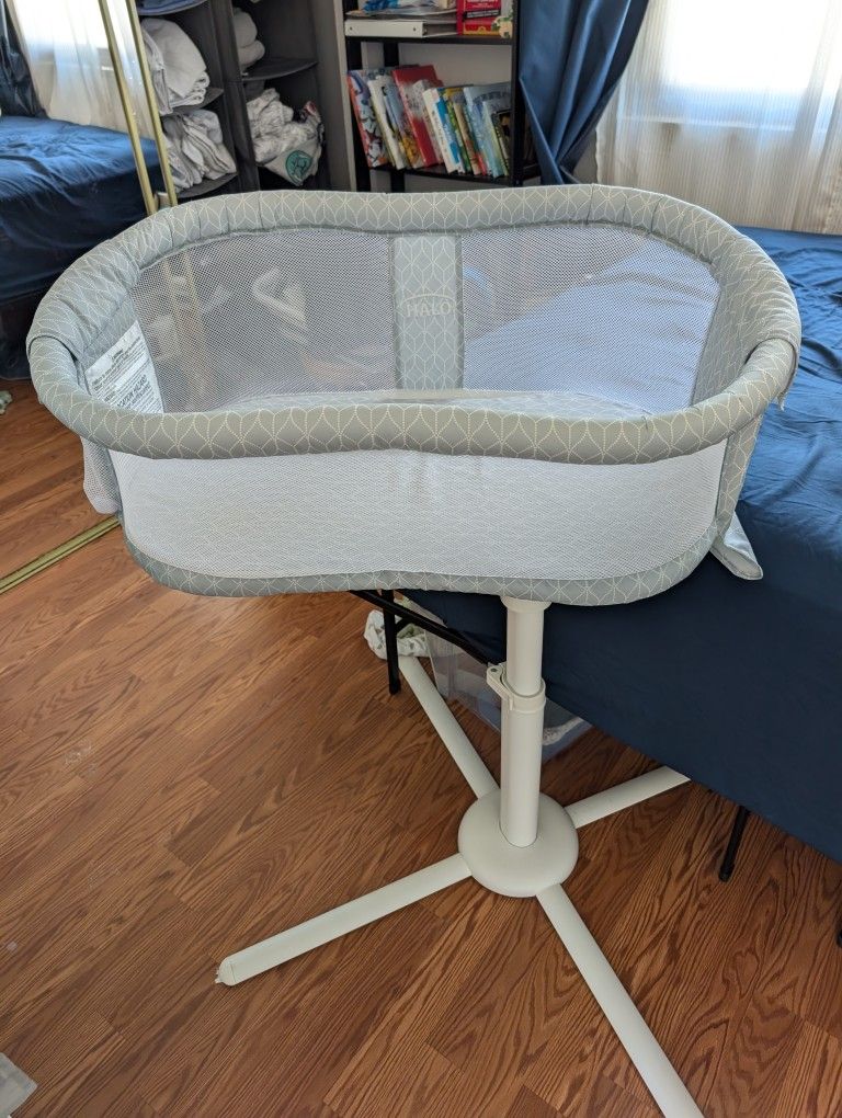 Halo BassiNest Swivel Sleeper