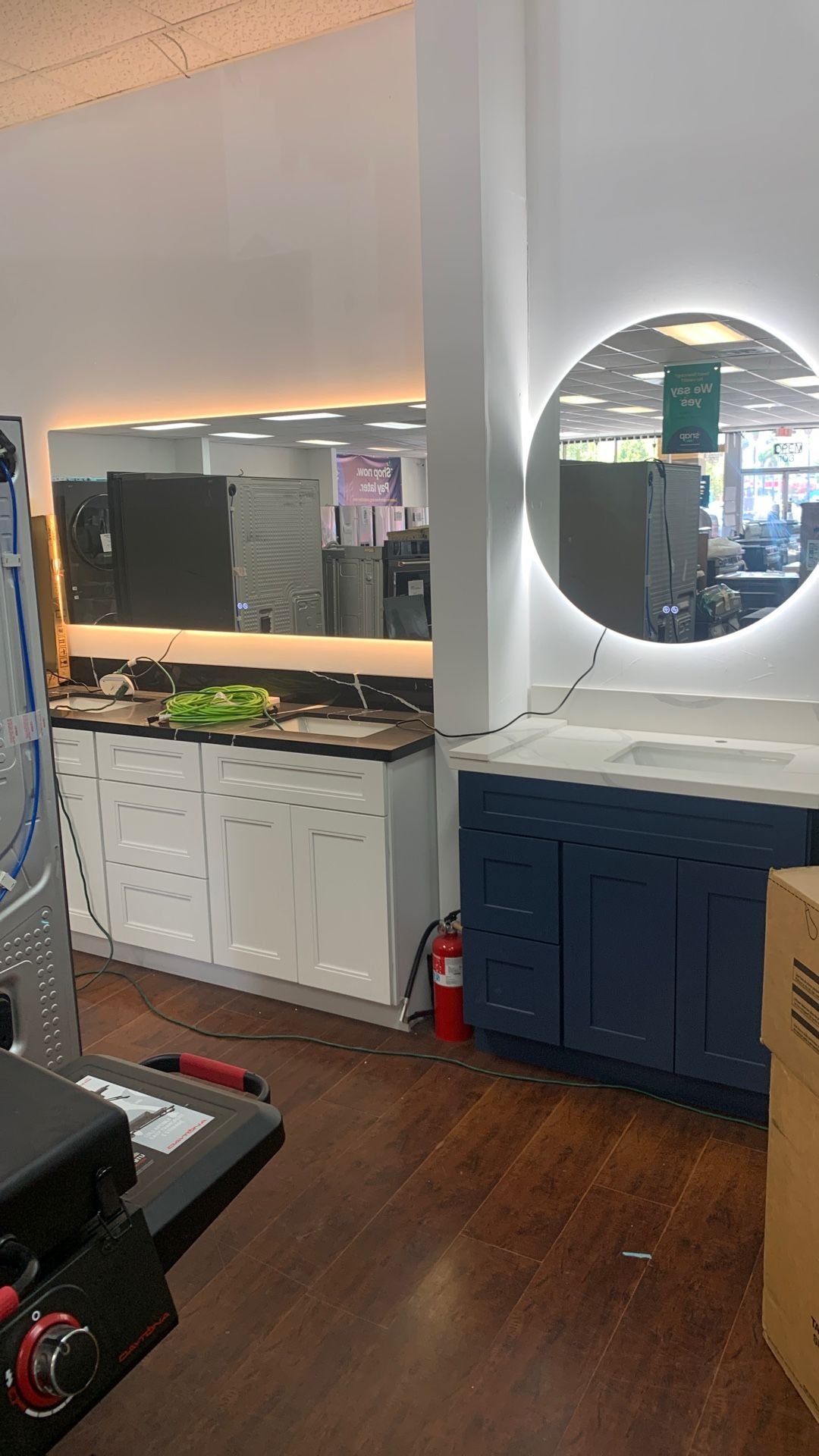 LED Mirror 30โ X 30โ New In