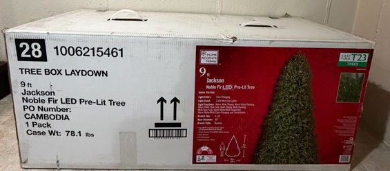Home Accents Holiday 9 ft Jackson Noble Fir LED Pre-Lit Christmas Tree