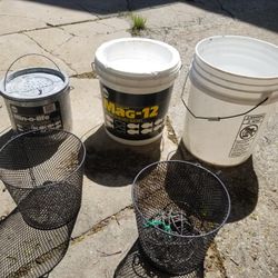 Variety Of Bait Buckets And Traps (READ THE LISTING)