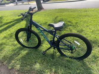 Huffy - Mountain Bike – Like New, Disc Brakes, Front Suspension