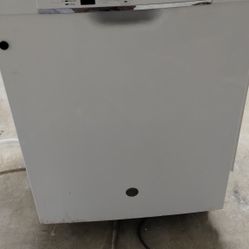Free Working Gas Stove And Dishwasher.....