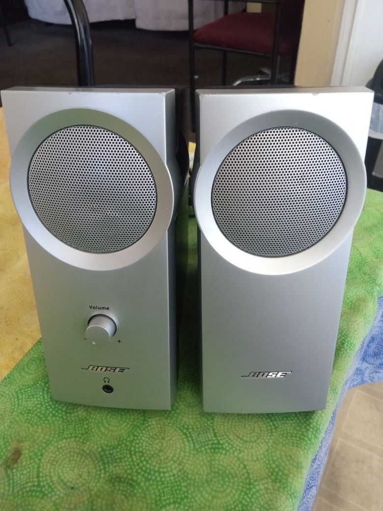 BOSE SPEAKER COMPUTER DESK MUSIC SYSTEM