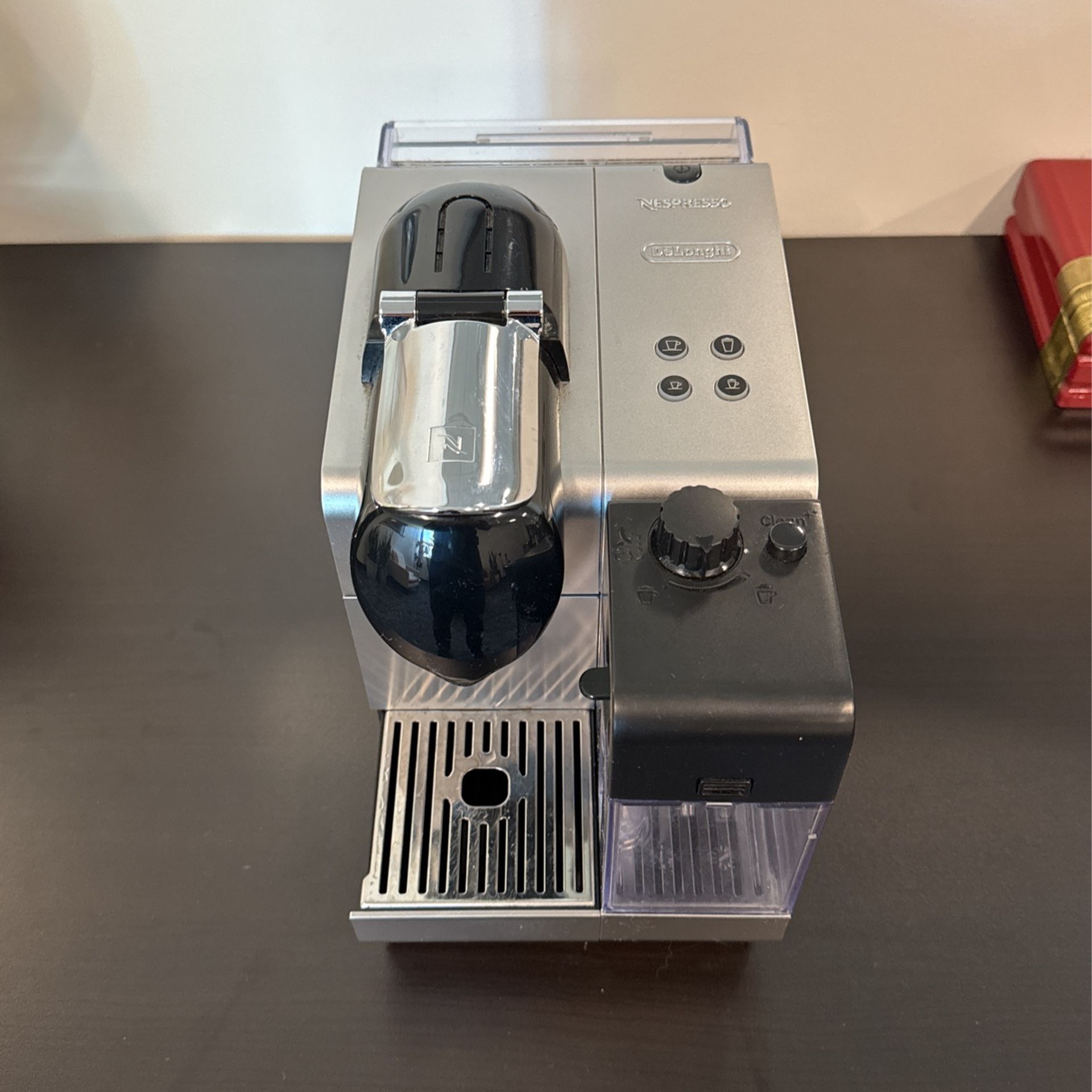 DeLonghi Nespresso Lattissima Plus EN520SL