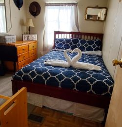Full bed with mattress included in very good condition