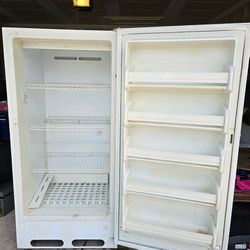 Frigidaire Refridgerator/Freezer REDUCED$$$  ($100)