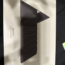 Apple iPad Pro 10.5 inch Smart Keyboard Black A1829 MPTL2LL/A