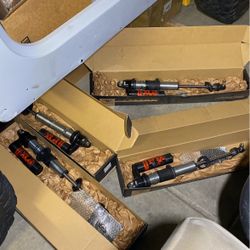 Brand New Fox 2.0 Coil-Over Shocks With Piggyback Reservoir