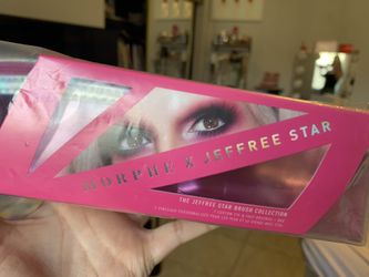 Brand new Jeffree StarXMorphe Bushes