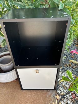 2 tier cubicle w/door