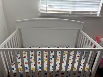 White baby crib