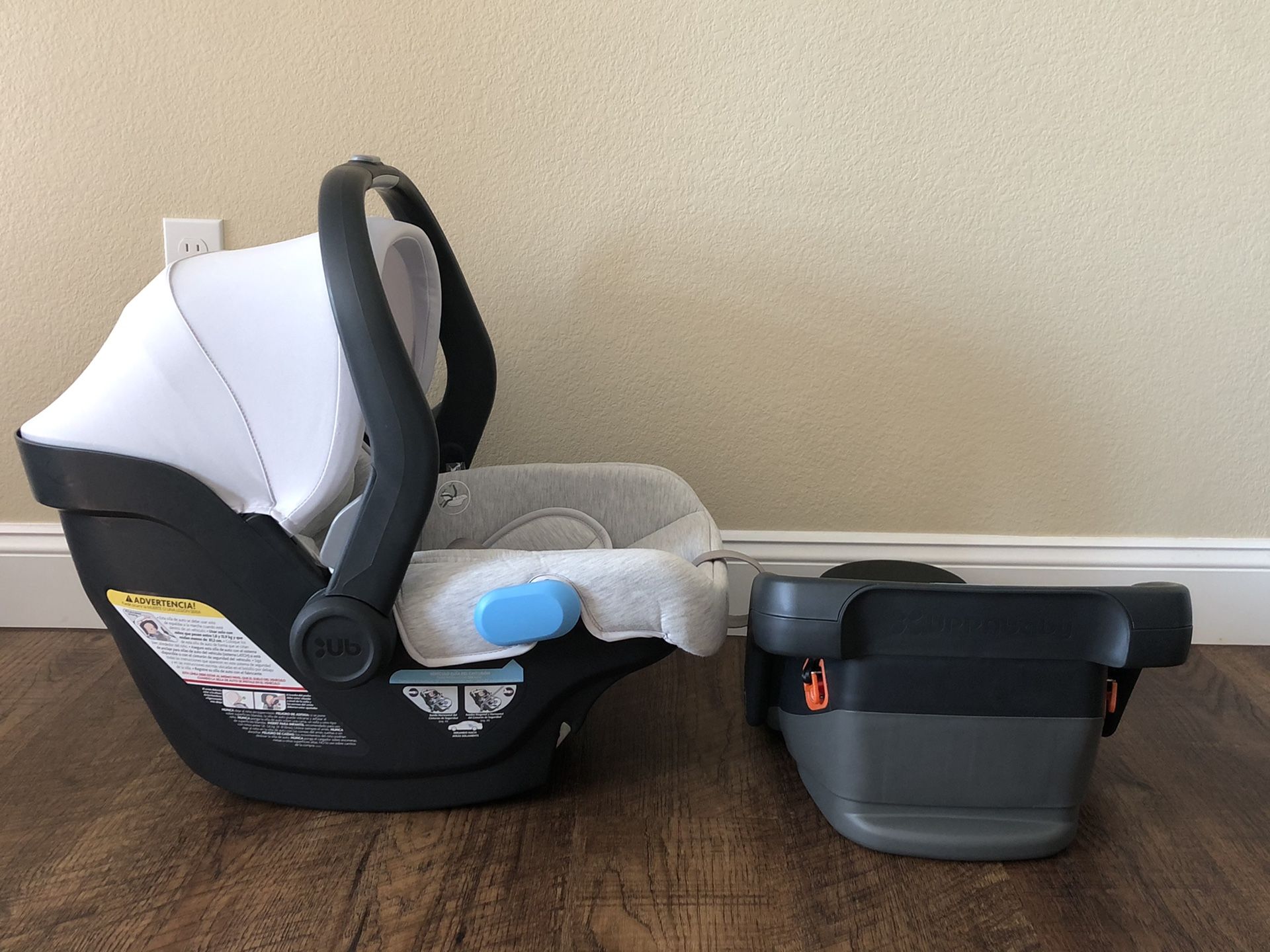 Uppababy Mesa Car seat & base