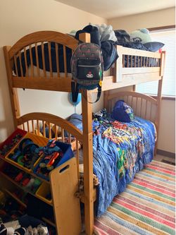 Bunk bed with aloe mattresses
