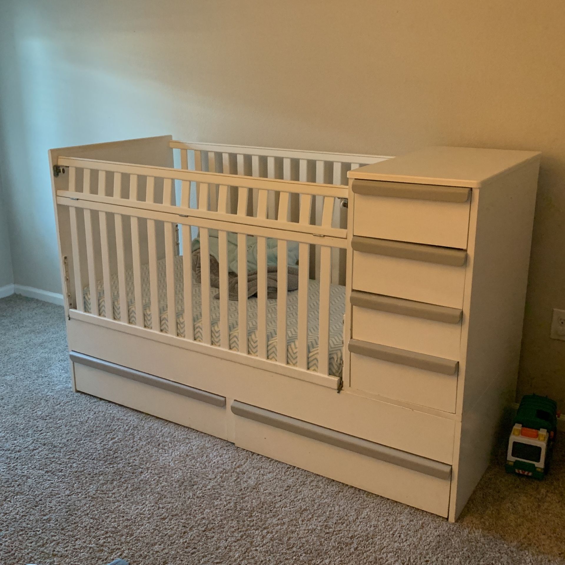 Baby Crib With Matress