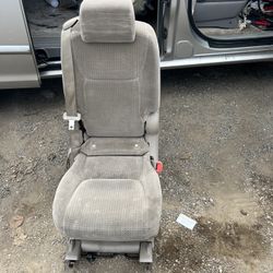 Middle Jump Seat For 06 Toyota Sienna
