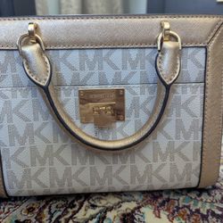 Michael Kors White And Gold Purse With Shoulder Strap