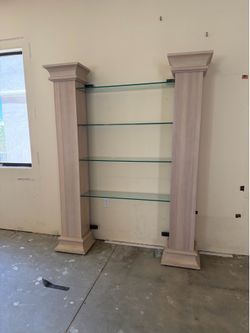 Column and glass shelf wall shelving unit