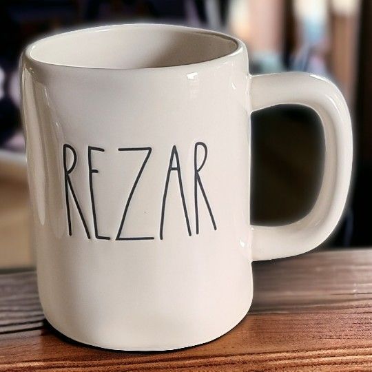 Rae dunn rezar https://offerup.co/faYXKzQFnY?$deeplink_path=/redirect/ without tag. bottom has some scuffing .