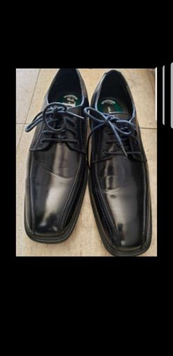 Men's Dress Shoes size 8