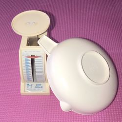 Small Multipurpose Scale With Detachable Measuring Cup ~ Measures In Ounces/Grams