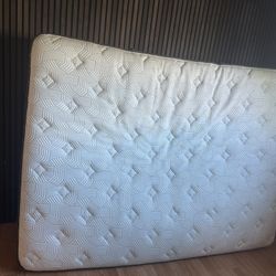 Queen Living Spaces Mattress QUARTZ COMFORT FIRM