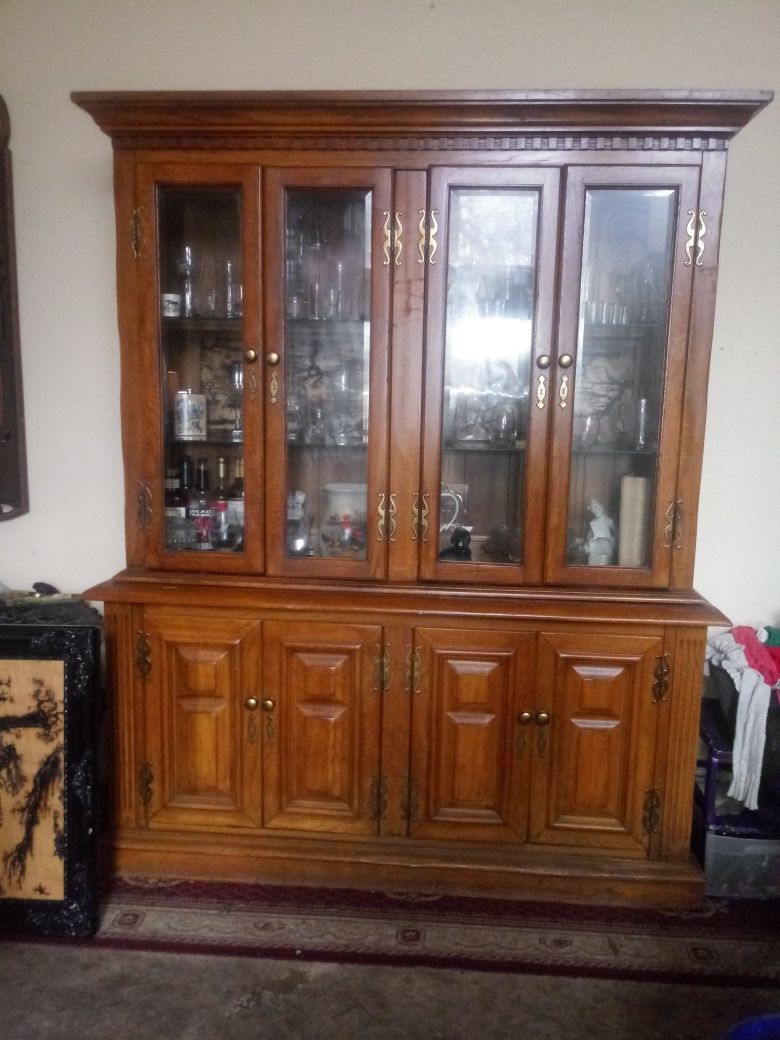 (NEED THIS GONE TODAY $40.00 )Antique /Solid Oak Wood China Cabinet $40.00